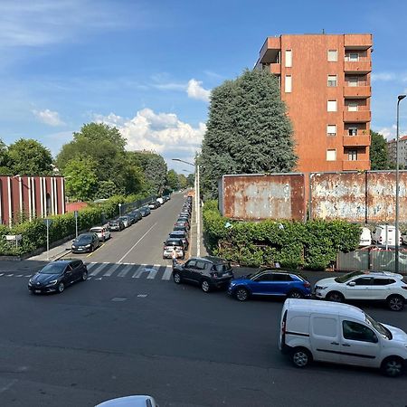 Confortevole Appartamento Milan Luaran gambar